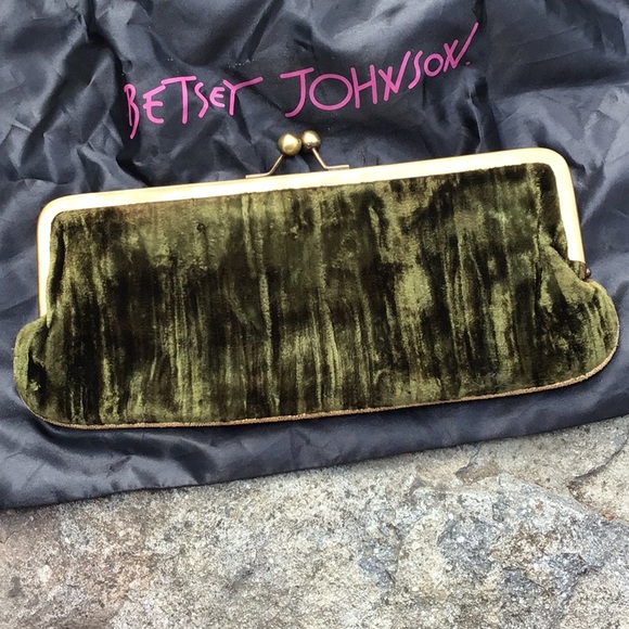 💋Exquisite💚green velvet & rhinestones💎clutch by Betsey Johnson - Picture 13 of 14